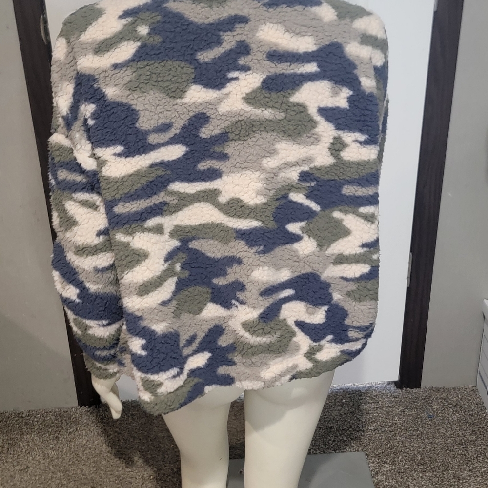 Blue and Green Zip Up Sweater with Camouflage Pattern - Picture 8 of 9